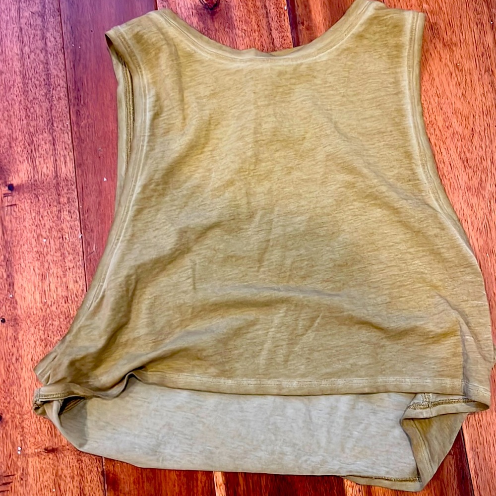 Lululemon Women’s Gold Crop Top